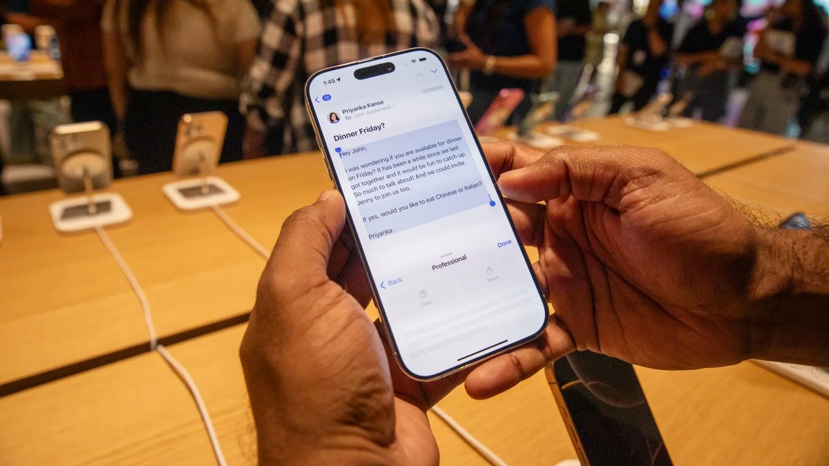 Apple Intelligence будет использовать модифицированную версию Google Gemini - 1