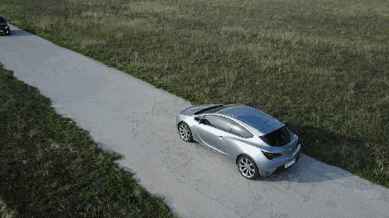 Это классический метод S-f-M. В этом примере будет построена 3д модель серого авто, дороги и окружающего поля. Поскольку черный автомобиль движется, то алгоритм его не увидит и черный авто не отобразится в конечной 3д модели.