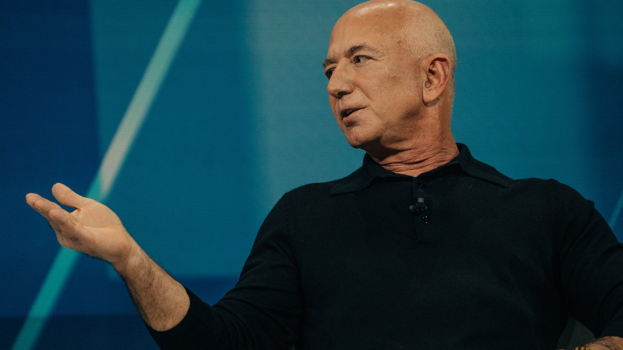 Безос станет со-CEO нового AI-стартапа Project Prometheus - 1