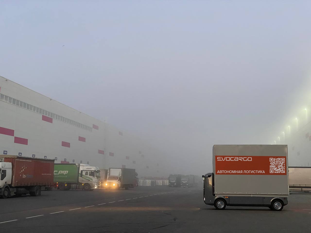 С каждым новым внедрением мы сталкивались с новыми для нашего стека погодными условиями, цифровыми реалиями отдаленных заводов и складов, отсутствием разметки, дорожных знаков и ПДД в обиходе водителей внутри закрытых территорий. 