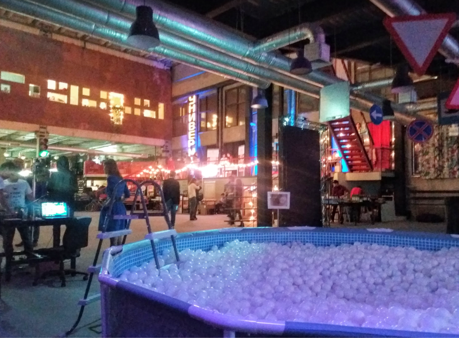 Наш бассейн на дней рождение студии Артемия Лебедева