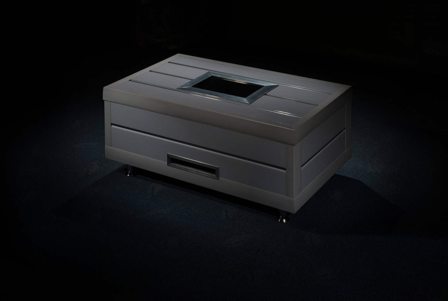 Инстапринтер (просто коробка из которой вылазят фотки, если поставить нужный тег в соцсети)