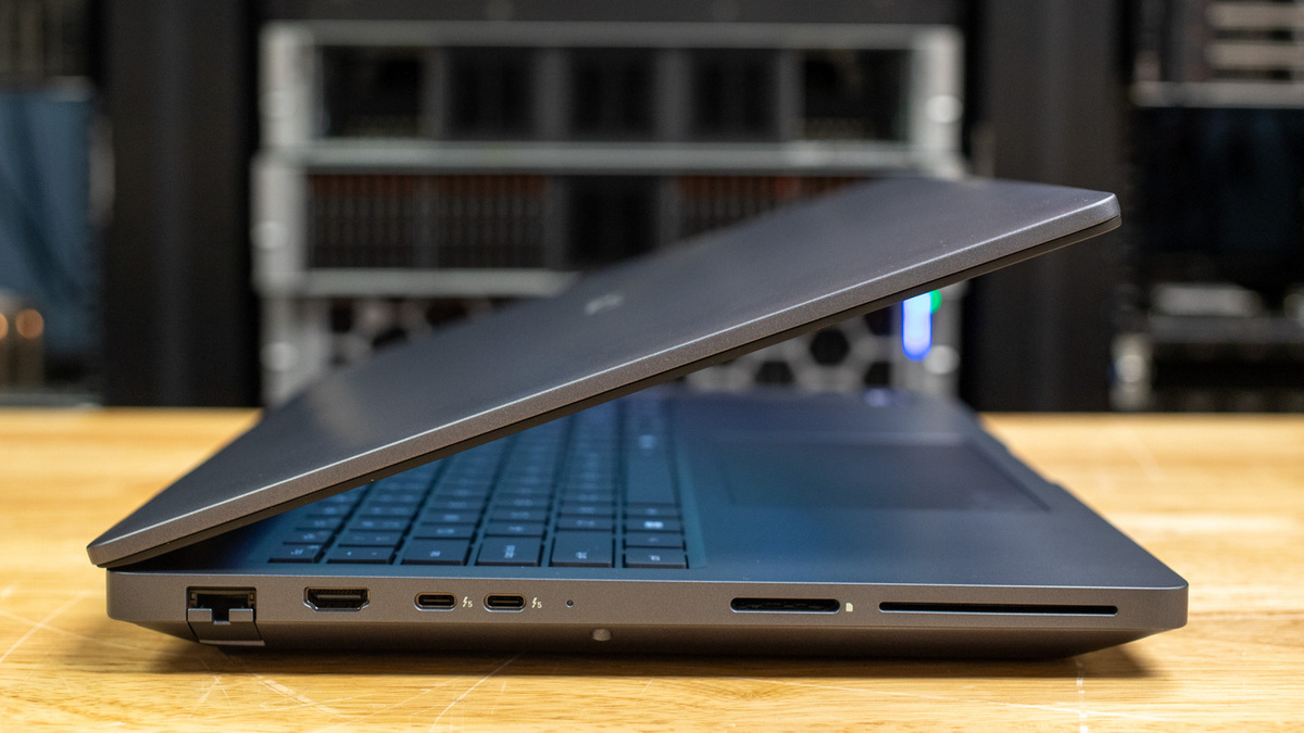 Dell начала поставки ноутбуков с дискретным нейросетевым процессором Qualcomm на базе Linux - 1