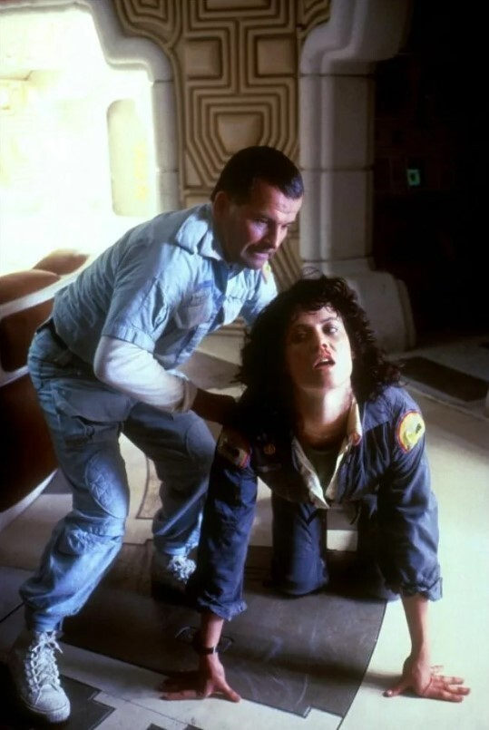 Сексуальный подтекст андроида Эша или как Бильбо Бэггинс попал в фильм непонятной категории - 21 Сексуальный подтекст андроида Эша или как Бильбо Бэггинс попал в фильм непонятной категории - 21