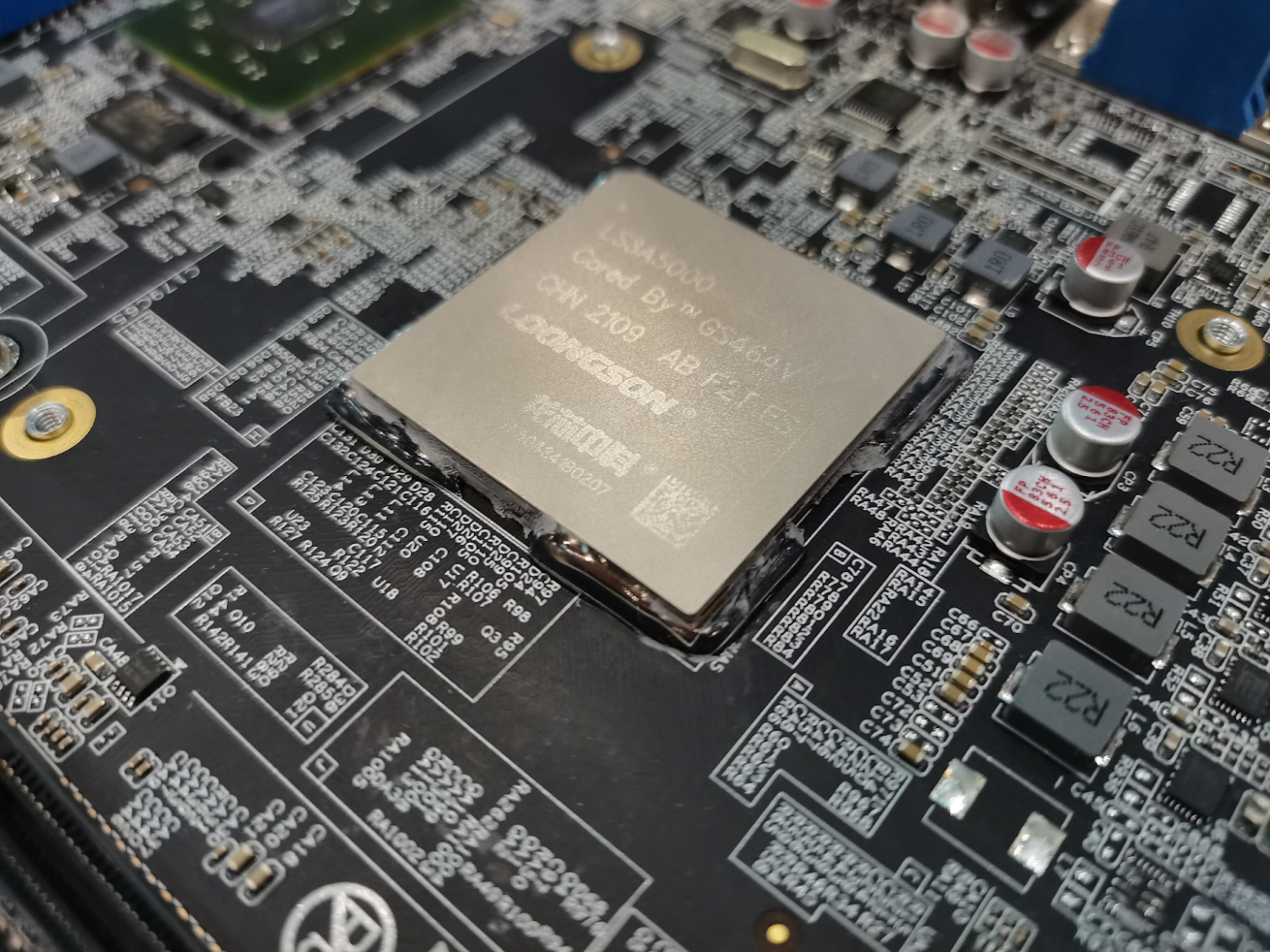 Как китайцы убили x86, ARM и создали своё — детектив Восточном экспрессе - 12