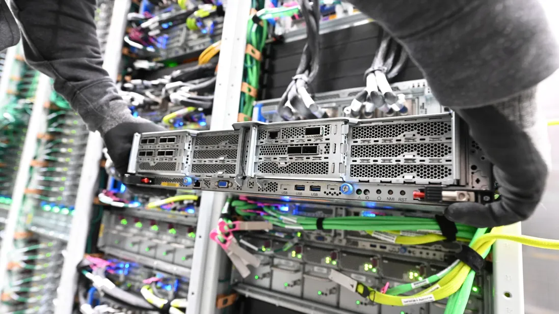 Amazon запускает ИИ фабрики прямо внутри компаний - 1