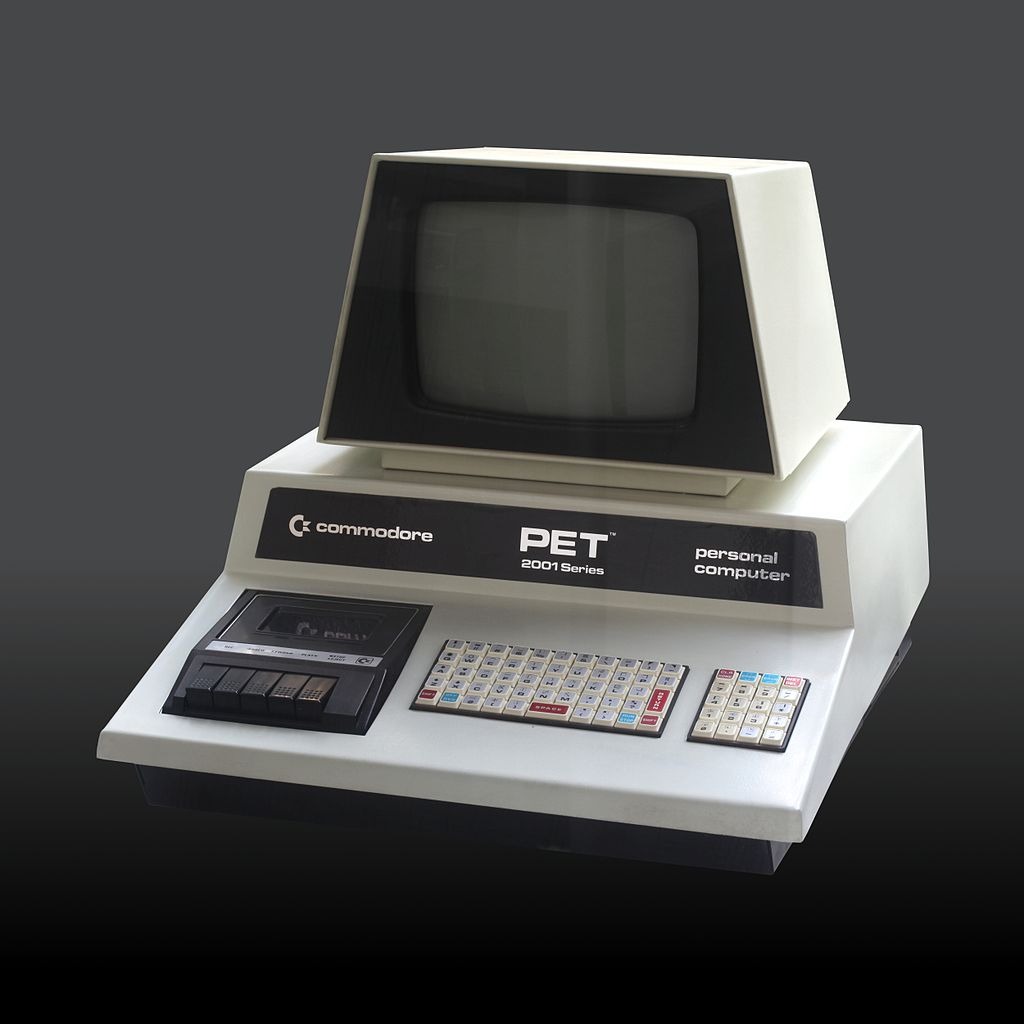 Commodore PET с оригинальной клавиатурой «чиклет». Более поздние версии имели более удобные клавиши. [Rama & Musée Bolo / CC BY-SA 2.0 fr]