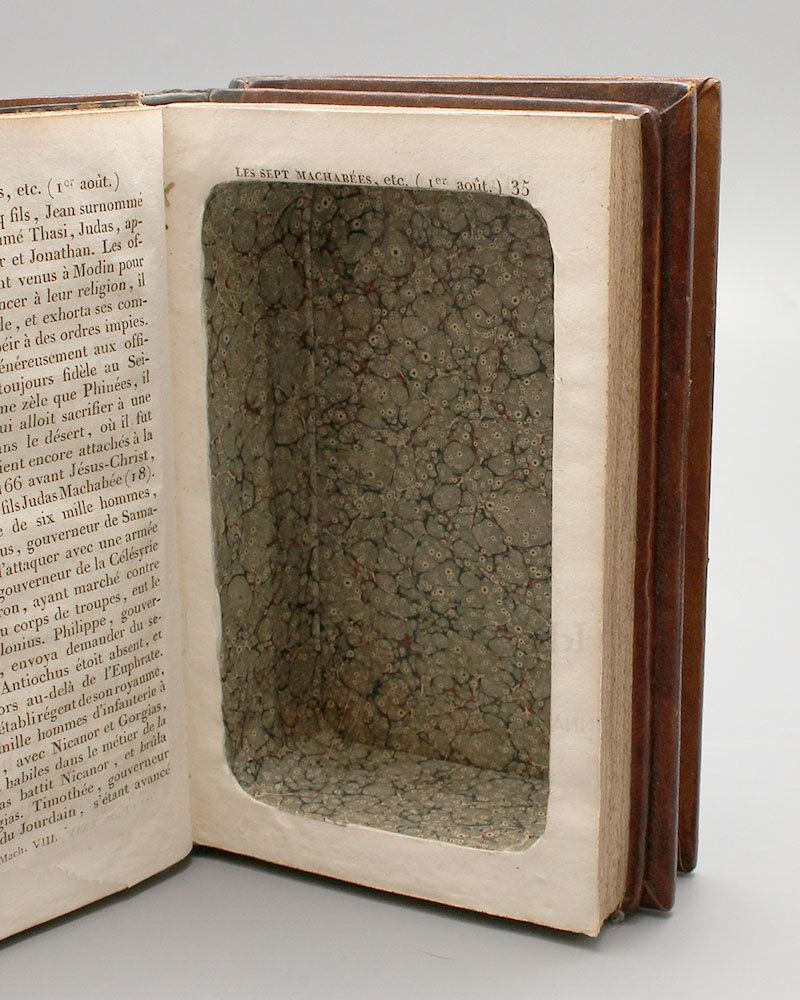 Французская книга-тайник, XIX век. Источник: dvaveka.ru