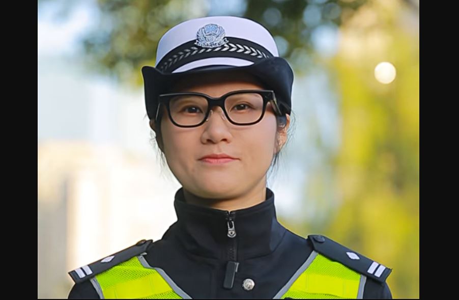 В Китае дорожные полицейские получили ИИ-очки для быстрой проверки транспорта - 1 В Китае дорожные полицейские получили ИИ-очки для быстрой проверки транспорта - 1