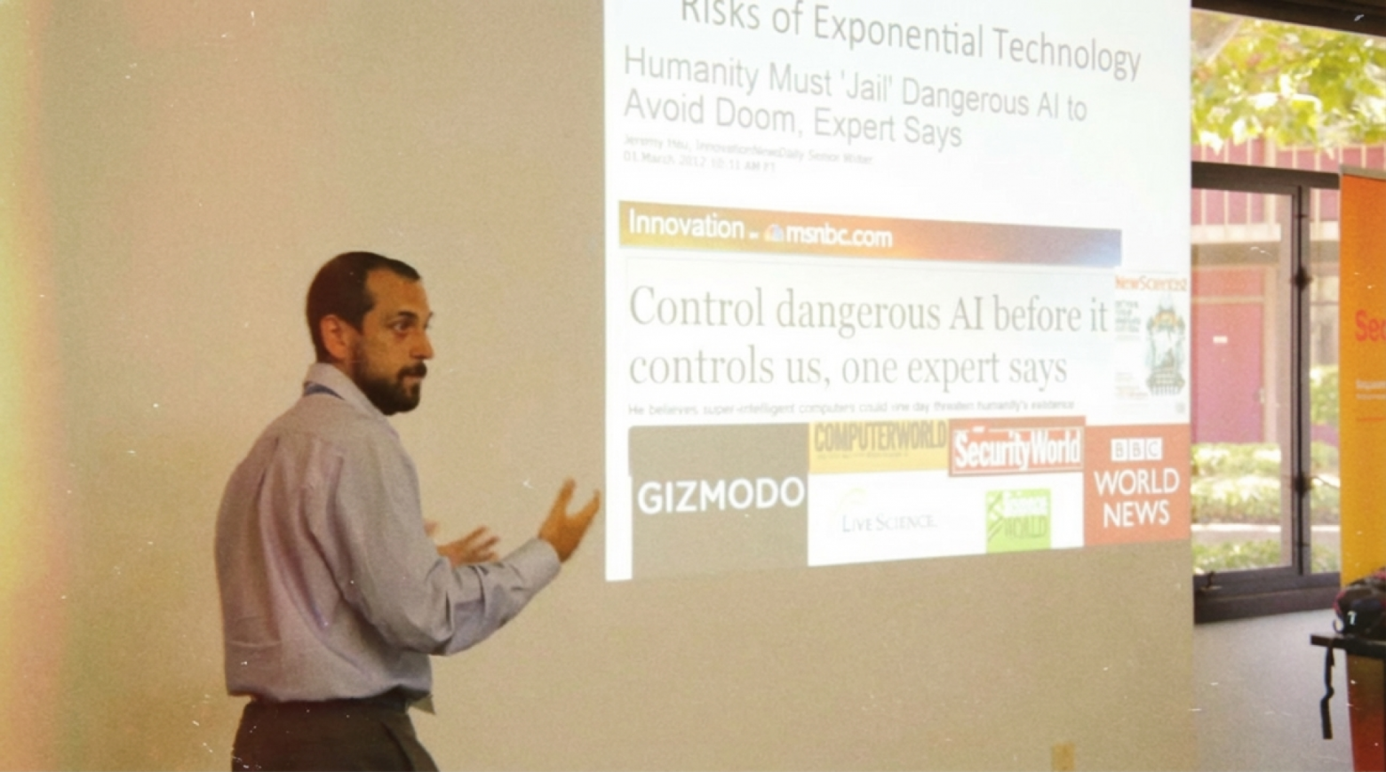 2013 год. Роман Ямпольский на презентации Ignite Future SU рассказывает о потенциальной опасности искусственного интеллекта