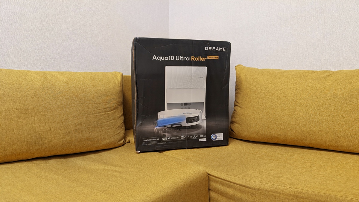 Коробка, в которую упакован пылесос, поистине огромна