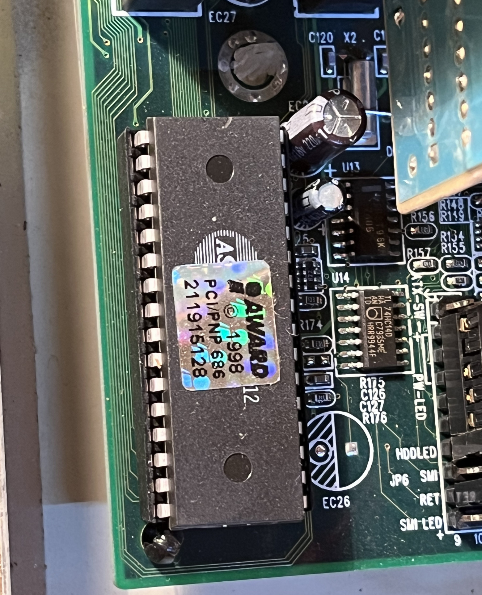 BIOS еще в «к��оватке»