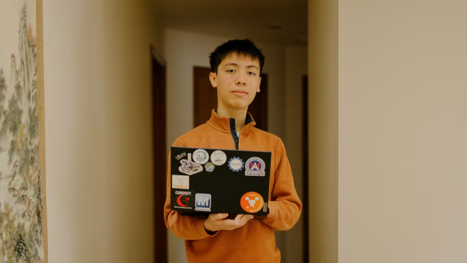 Эти подростки уже управляют собственными ИИ-стартапами: от дистрибуции сладостей до финансовой аналитики - 1