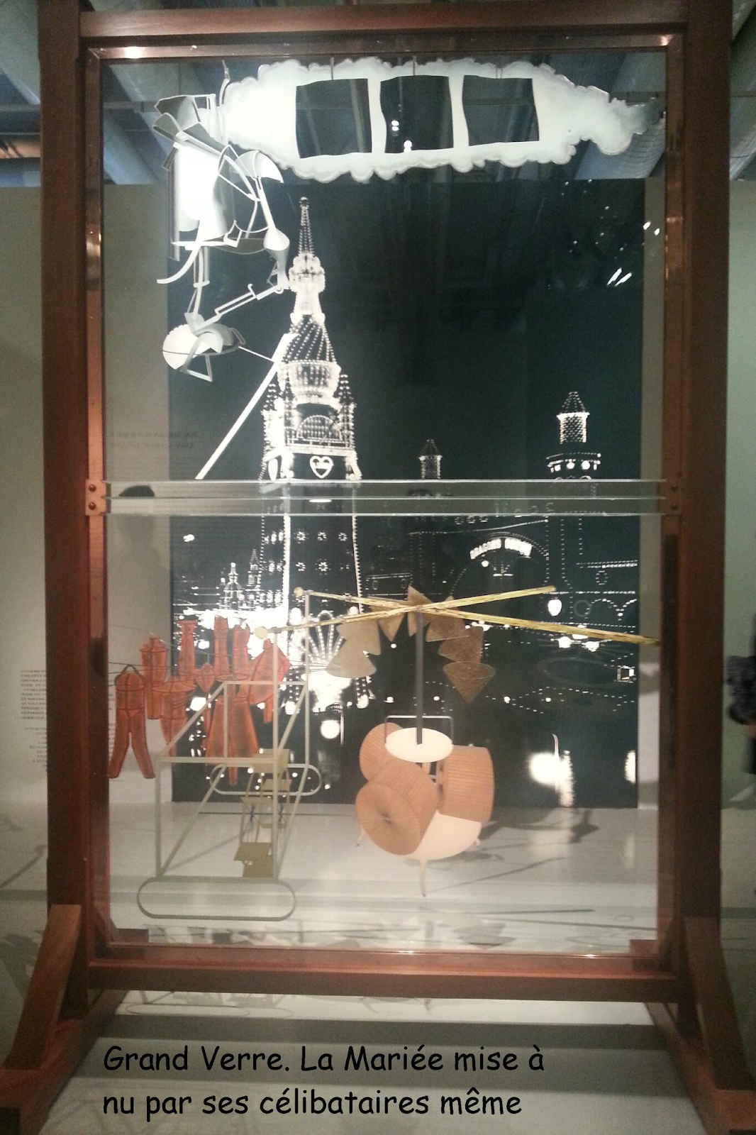 Название первой книги Маклюэна было вдохновлено инсталляцией Марселя Дюшана «Новобрачная, раздетая догола своими холостяками, даже» (1934).  