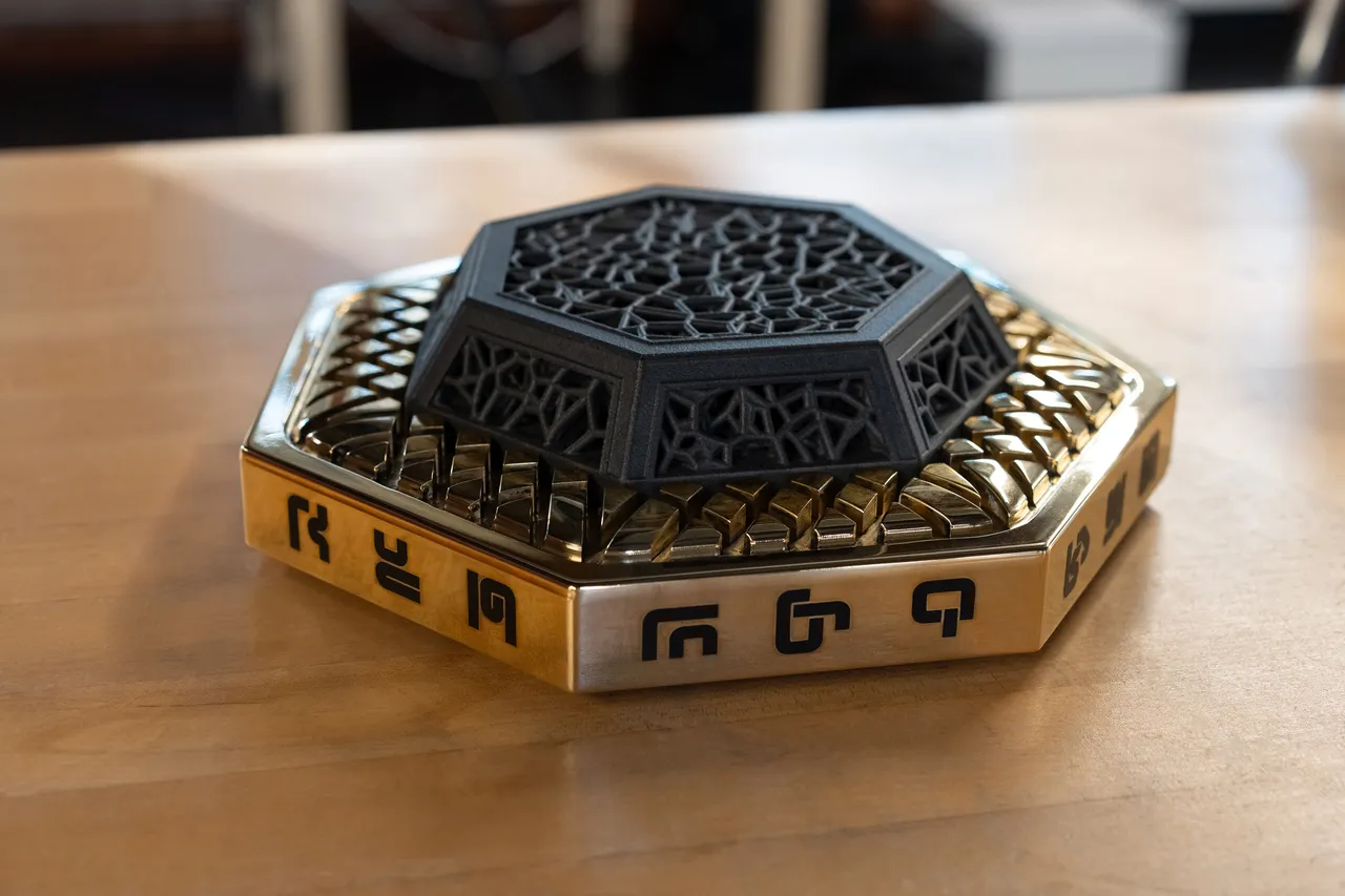 Новое железо для ИИ. Вероятностные чипы Extropic - 3 Устройство Extropic в корпусе