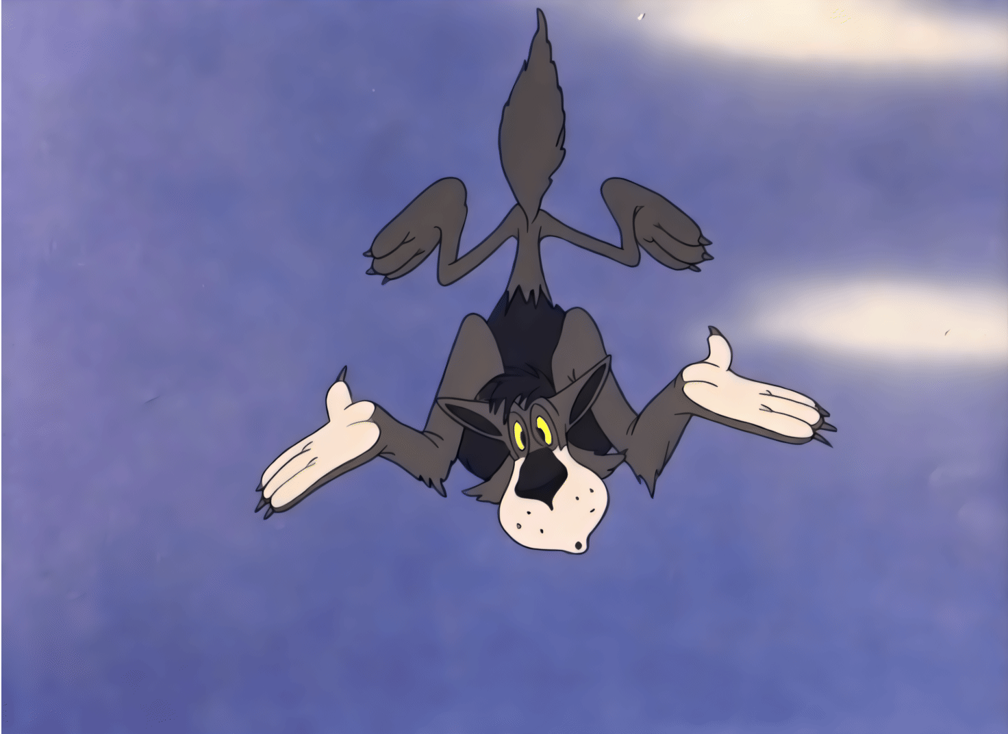 Сравнение. Персонаж начал буквально светиться на фоне, особенно в области ног. Здесь мы сравниваем эталон (к которому сеть стремилась) и реальный результат работы денойзера на шумном кадре.