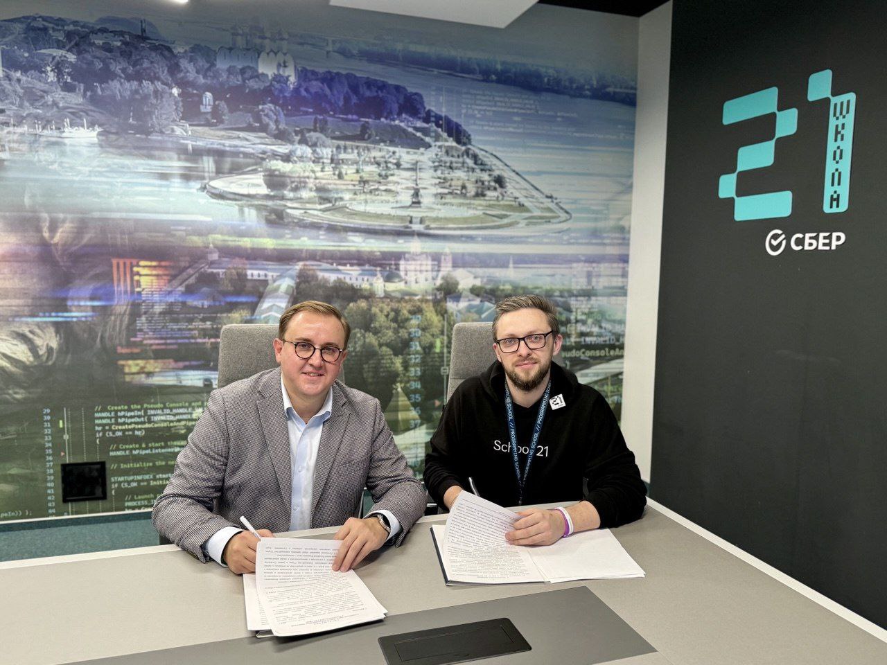 Михаил Васильевич Николаев (слева), Евгений Юрьевич Кузнецов. 