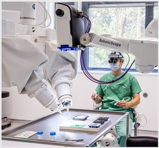 Один из самых впечатляющих прогнозов касается медицины. Маск утверждает, что через 3-4 года роботы-хирурги будут превосходить лучших человеческих специалистов