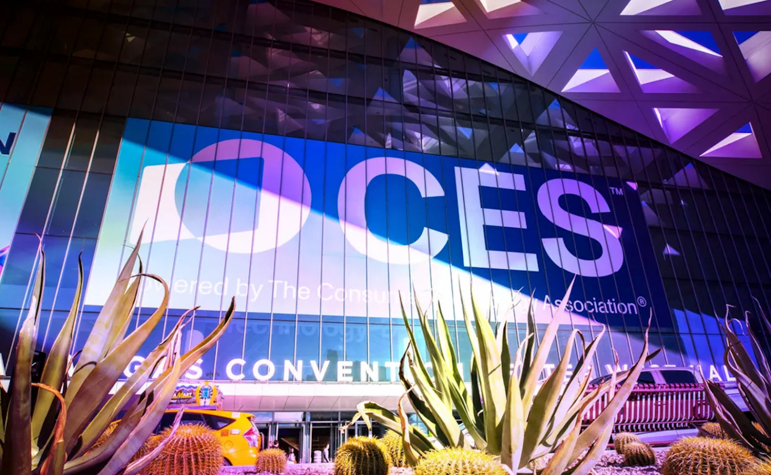 Каждый год выставке предрекают закрытие, но каждый год она дарит нам сотни интересный новинок.