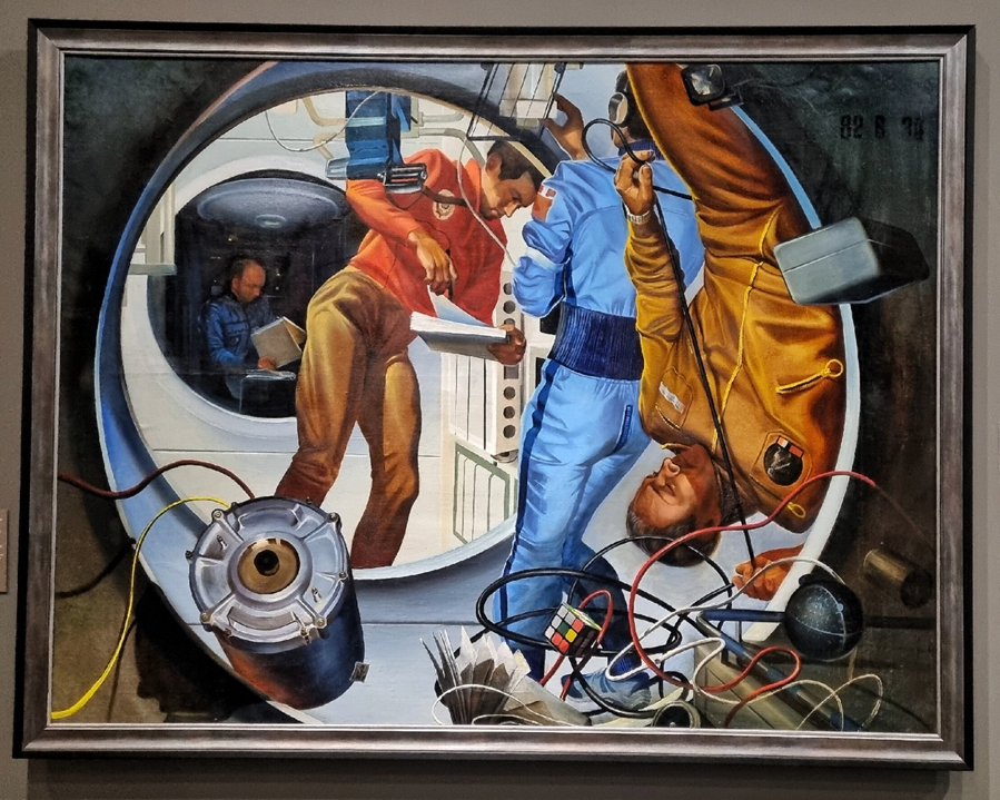 «Невозможный» кубик Рубика на орбитальной станции. Михаил Борисов. «Мы мирные люди», 1983. Выставка «Закат в сто сорок солнц», ГЭС-2, 2023-2024 гг.