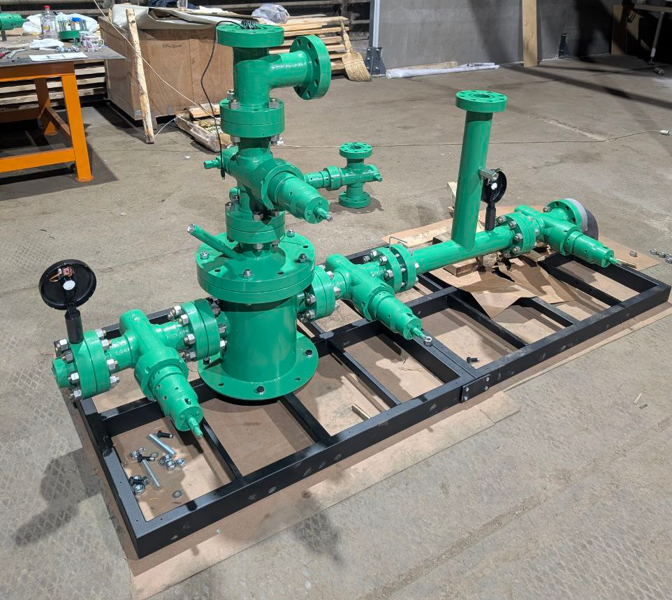 Это интерактивный макет собранный из настоящих запорно-регулирующих элементов и показывающих устройств с установленными датчиками