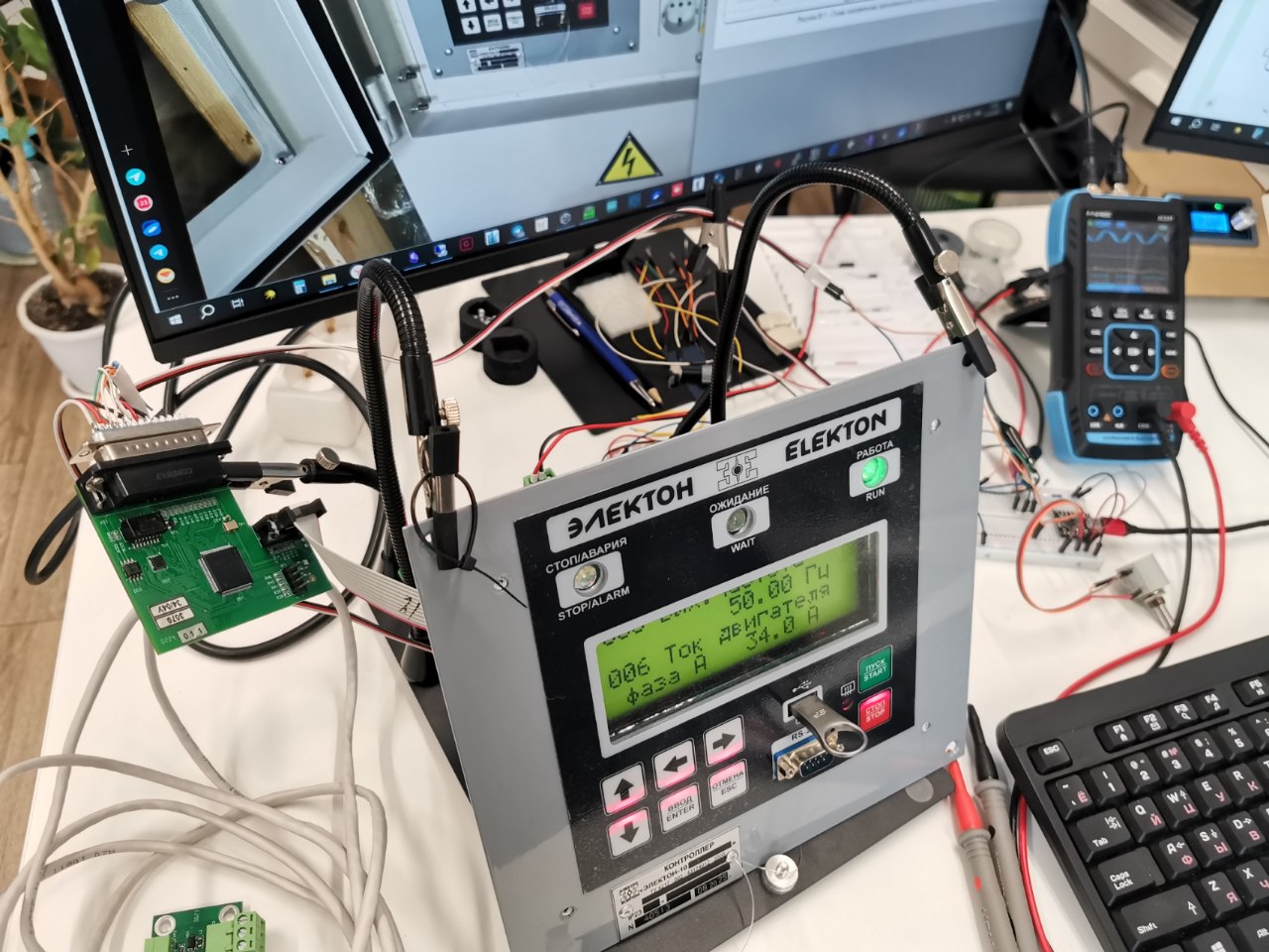 Контроллер ЭЛЕКТОН, управляющий работой УЭЦН на реальном кусте скважин