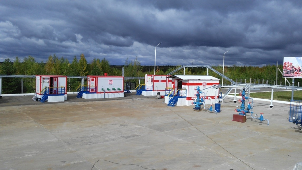 А вот наш пример тренажера кустовой площадки в виде уличной полномасштабной модели- полигоны  ЛУКОЙЛ-Коми/Пермь/Чернушка (Тренажер для подготовки операторов добычи нефти и газа.  Разработан и внедрен в учебный процесс на базе учебного полигона “Кустовая площадка добывающих скважин”.)