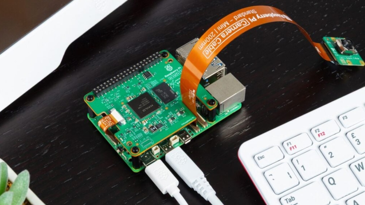 Raspberry Pi представила AI HAT+ 2 — модуль для локального запуска генеративных моделей - 1