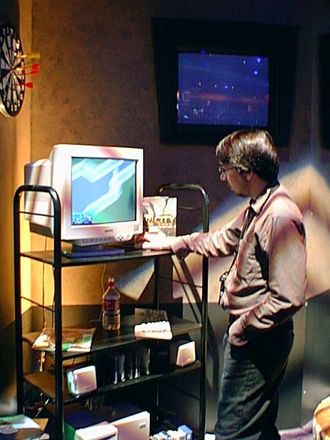  Уилл Райт демонстрирует The Sims на E3 1999