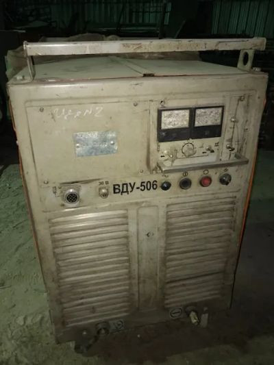 Старый трансформаторный сварочный аппарат
