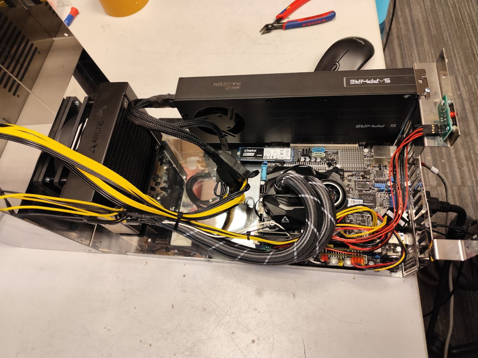 ̶К̶у̶п̶а̶н̶и̶е̶ тестирование «красного» ̶к̶о̶н̶я̶ представителя GPU от АМД с приставкой ИИ — RADEON AI PRO R9700 - 3