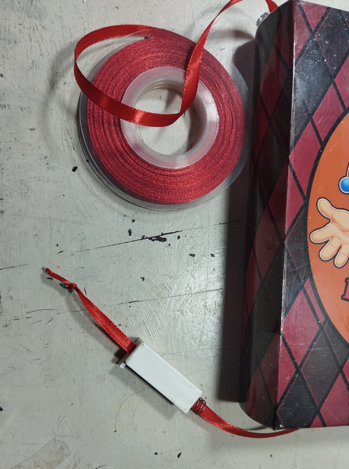 Прикрепление ленты к толкателю