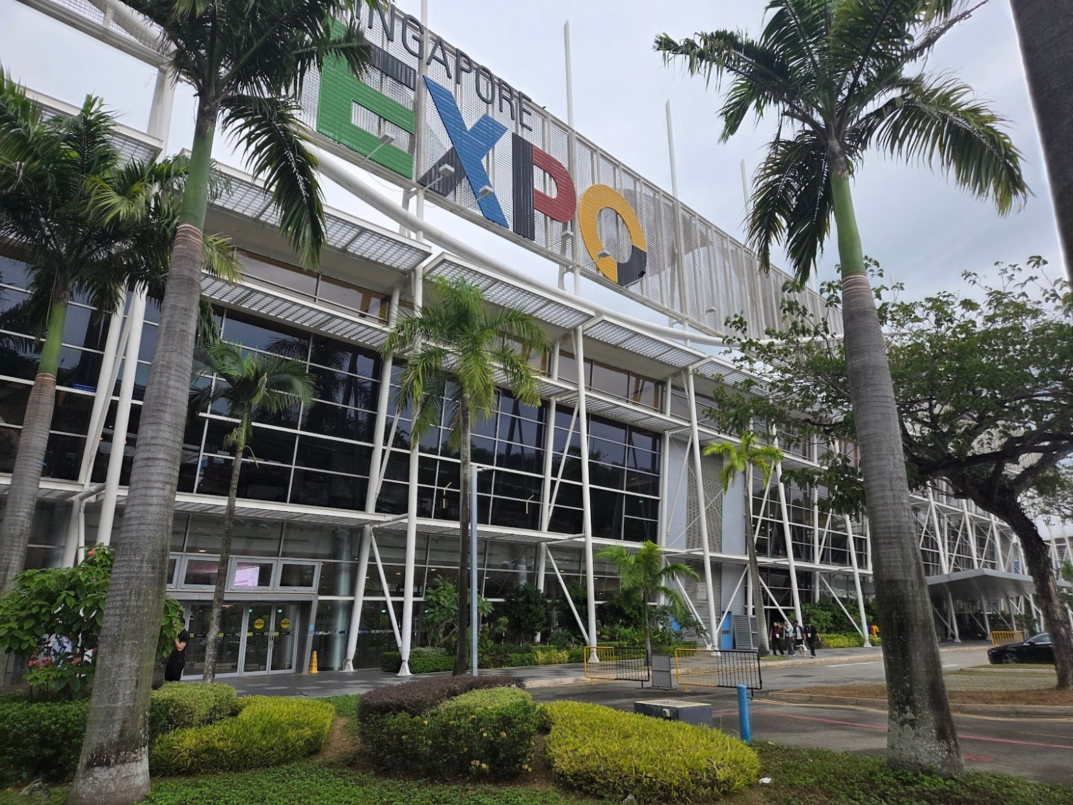  Фасад Singapore Expo