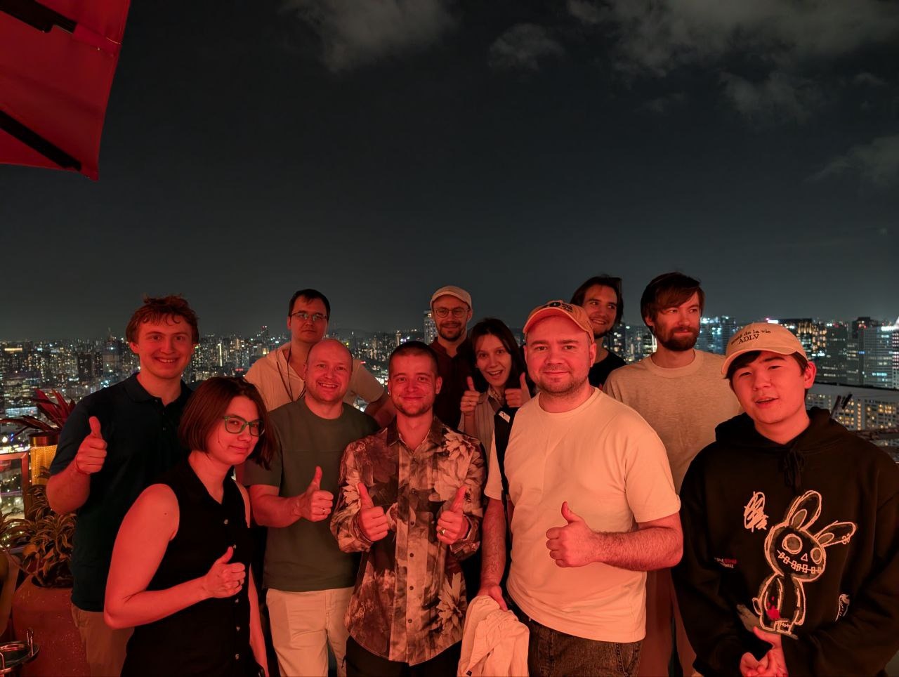 Мы с коллегами из Лаборатории когнитивных систем ИИ AIRI на крыше самого высокого небоскреба Сингапура – Marina Bay Sands