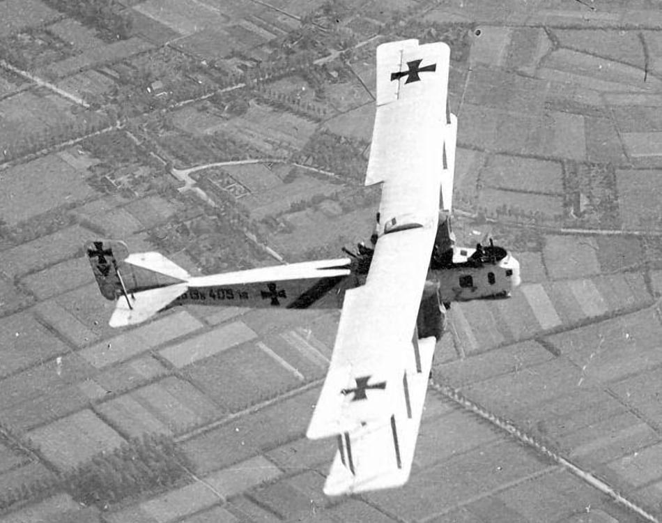 Дальний бомбардировщик Gotha G.IV в полёте