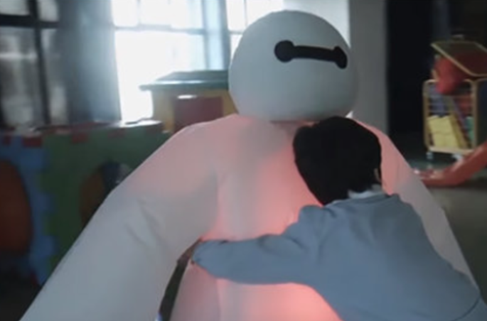 Puffy — мягкий и надувной, он помогает детям с расстройствами развития. Робот умеет проецировать эмоции на своё лицо, двигать руками и распознавать жесты