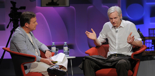 Джулиан Ассанж беседует с Крисом Андерсоном на TED, июль 2010 года www.ted.com/speakers/julian_assange.html {актуальная ссылка}  