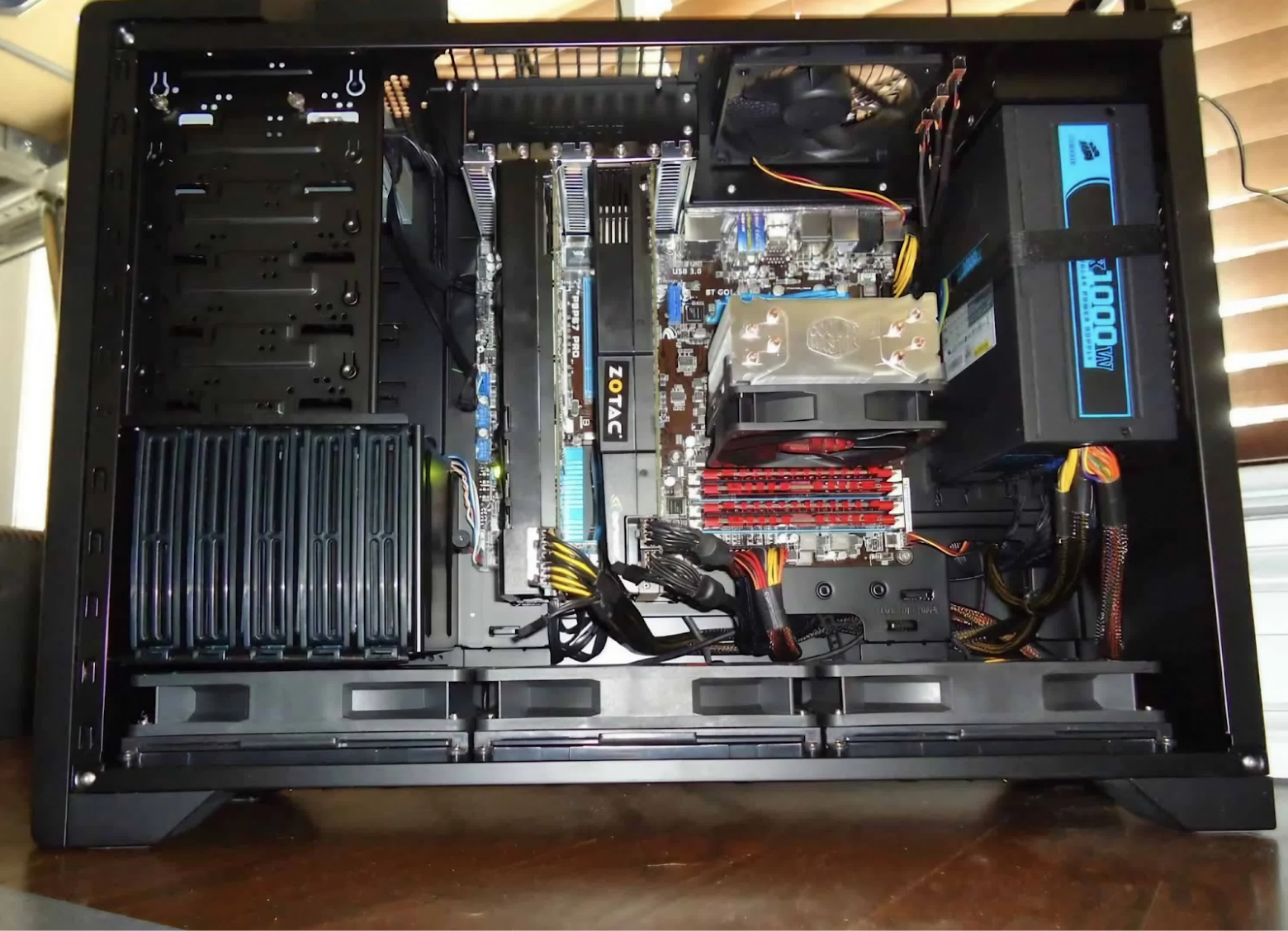 ПК на котором был обучен AlexNet. Современные школьники тоже своего рода разработчики ИИ.