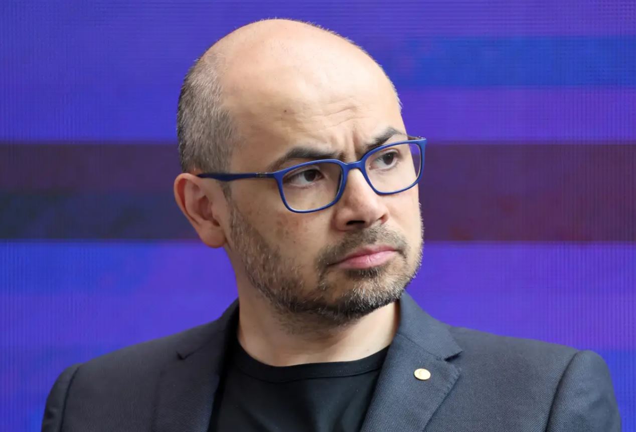 Глава Google DeepMind: ИИ может сделать человека умнее — или притупить мышление - 1