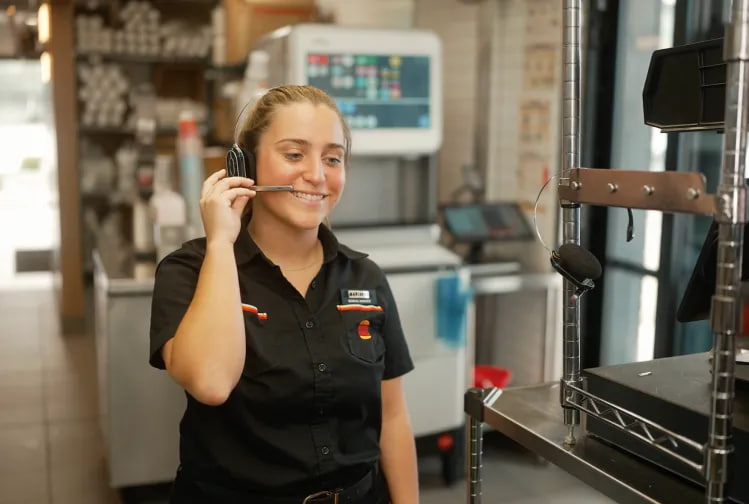 Burger King будет оценивать вежливость сотрудников с помощью ИИ - 1