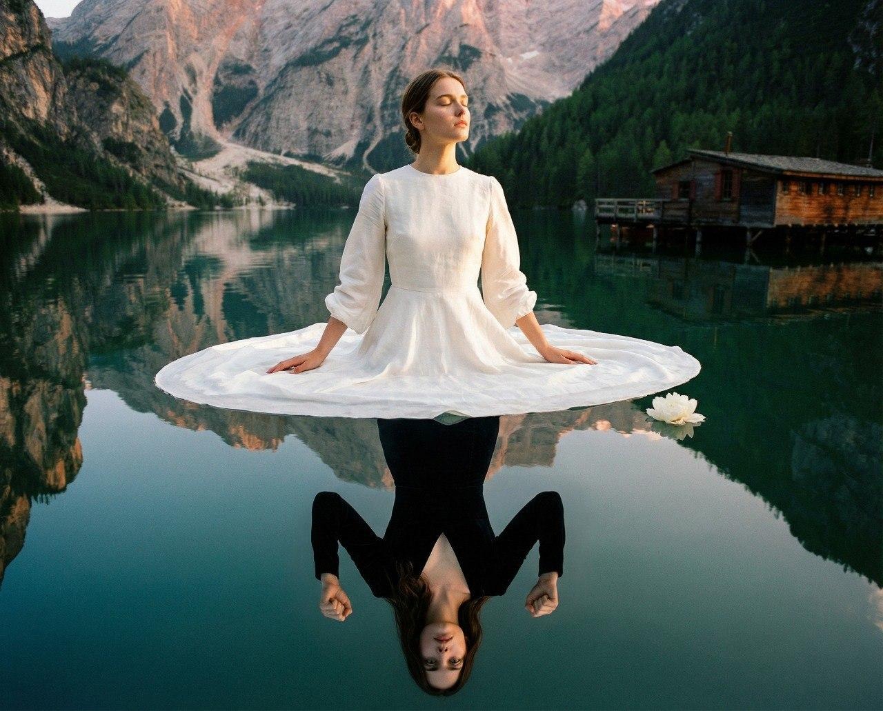 C:UsersАлександрDesktopКак писать промпты, создавая смыслыОтражение в озере.jpg