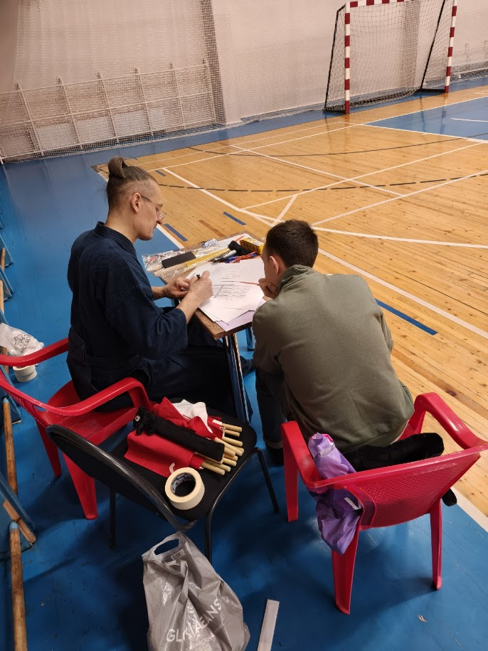 Наблюдаю за действиями судьи