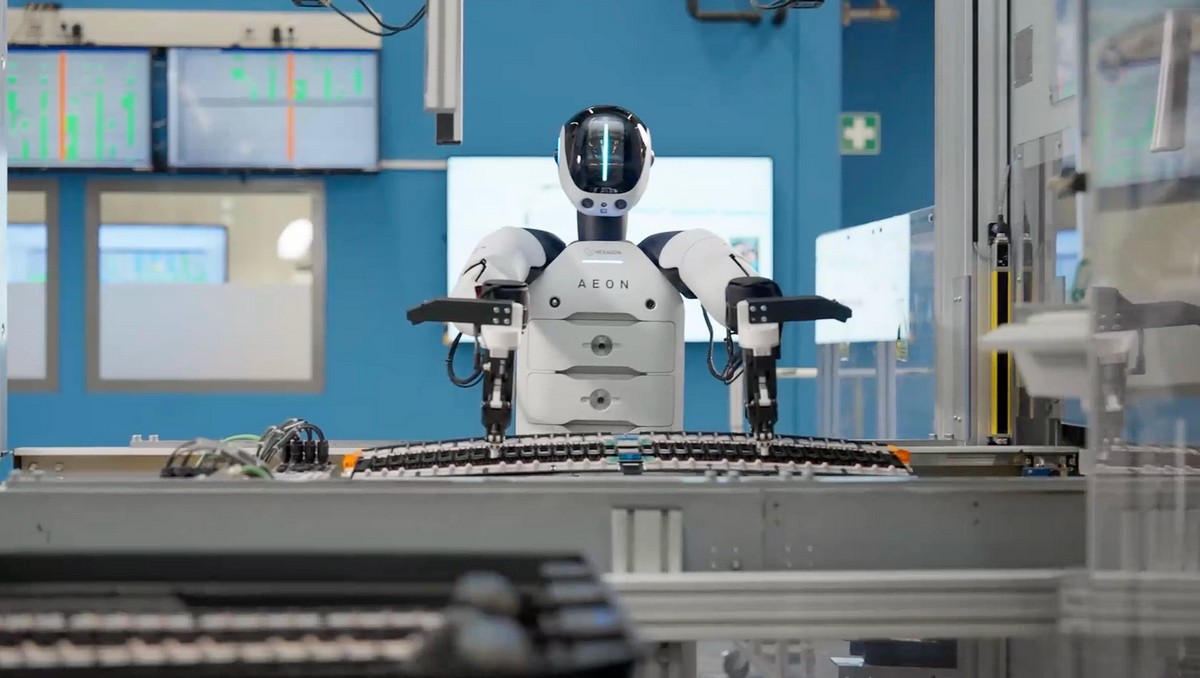 BMW начала использовать человекоподобных роботов на заводе по производству аккумуляторов в Германии - 4