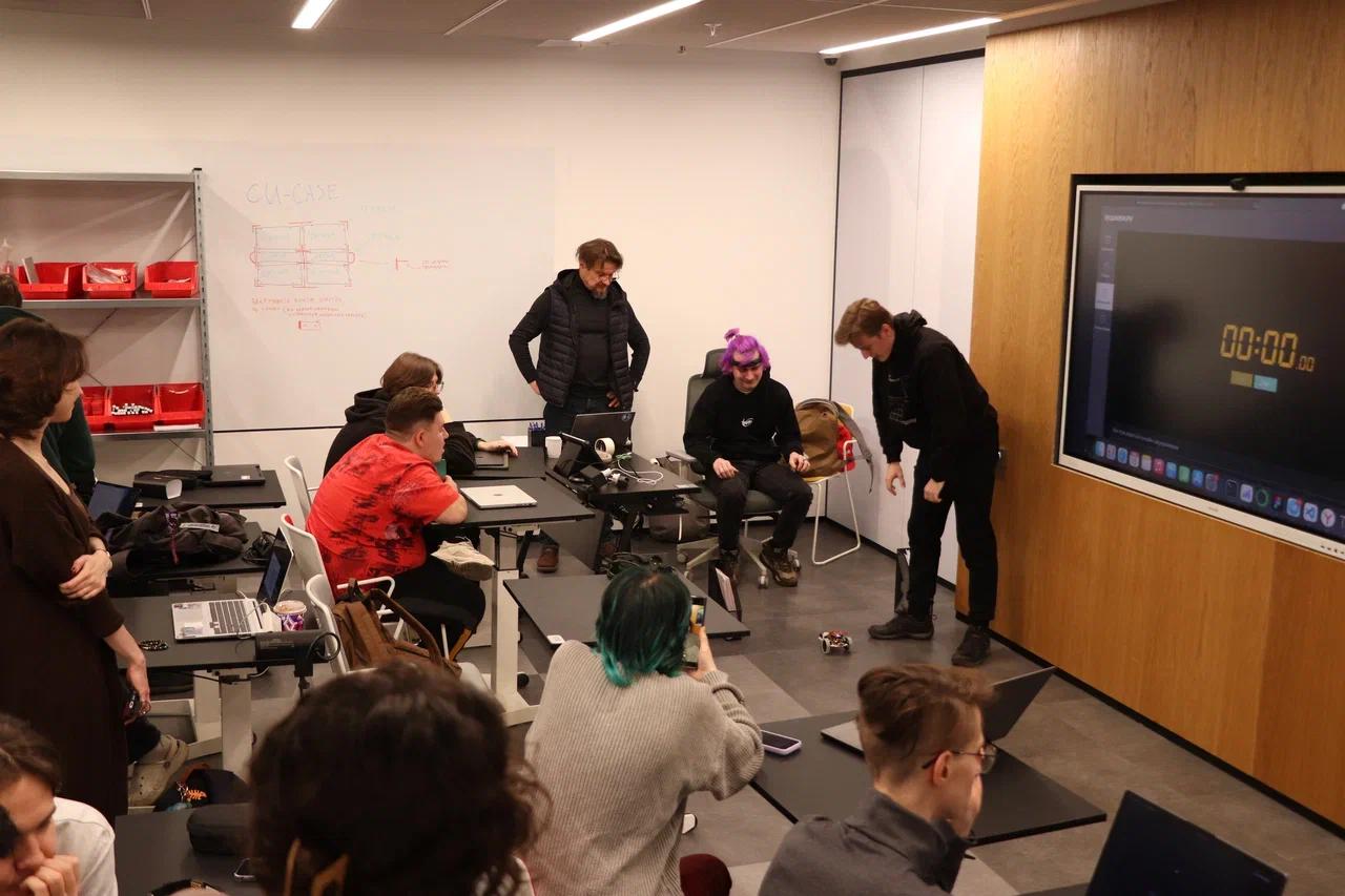 Соревнование по управлению машинкой с помощью биосигналов мозга