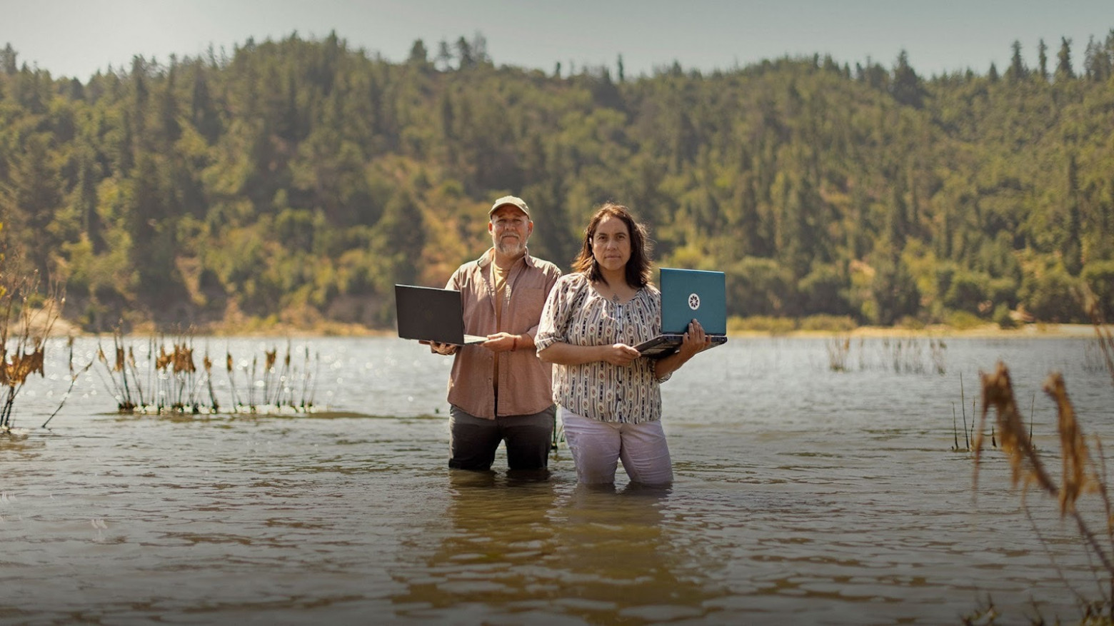 Чилийские активисты, привлекающие внимание к проблеме расхода воды на охлаждение дата-центров. Источник: Quili.AI
