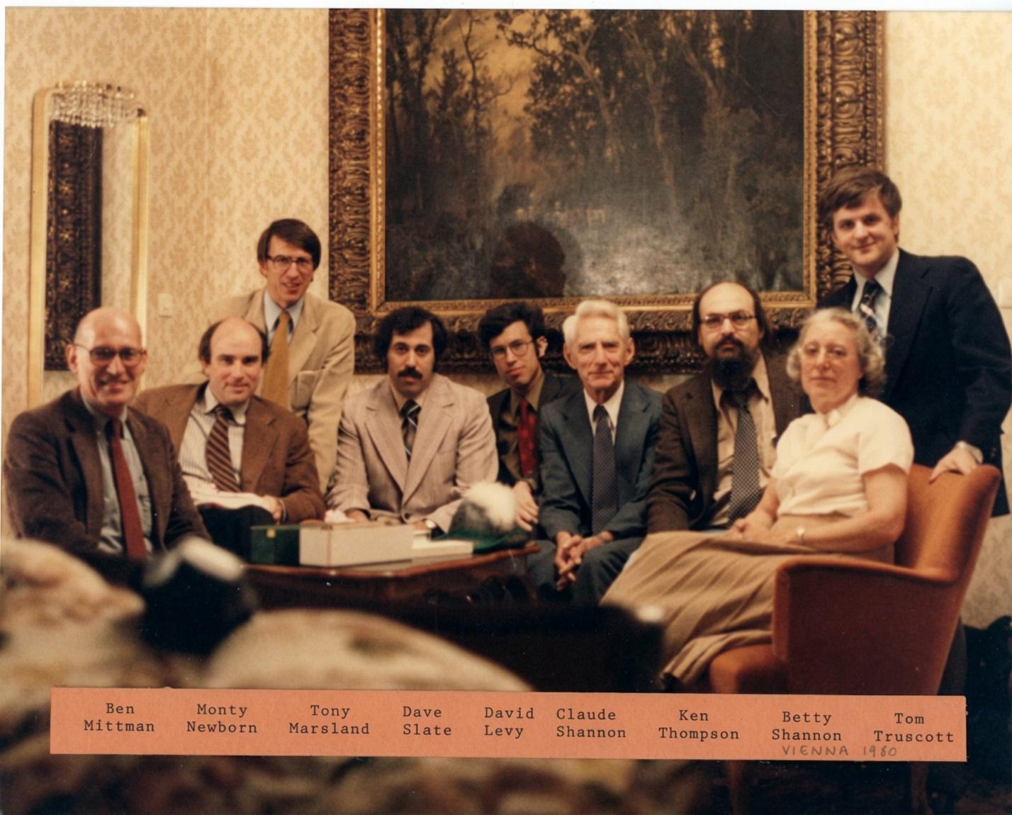 Вена, 1980-й год. Клод — в центре, седой. Бетти тут с кем-то перепутать сложно