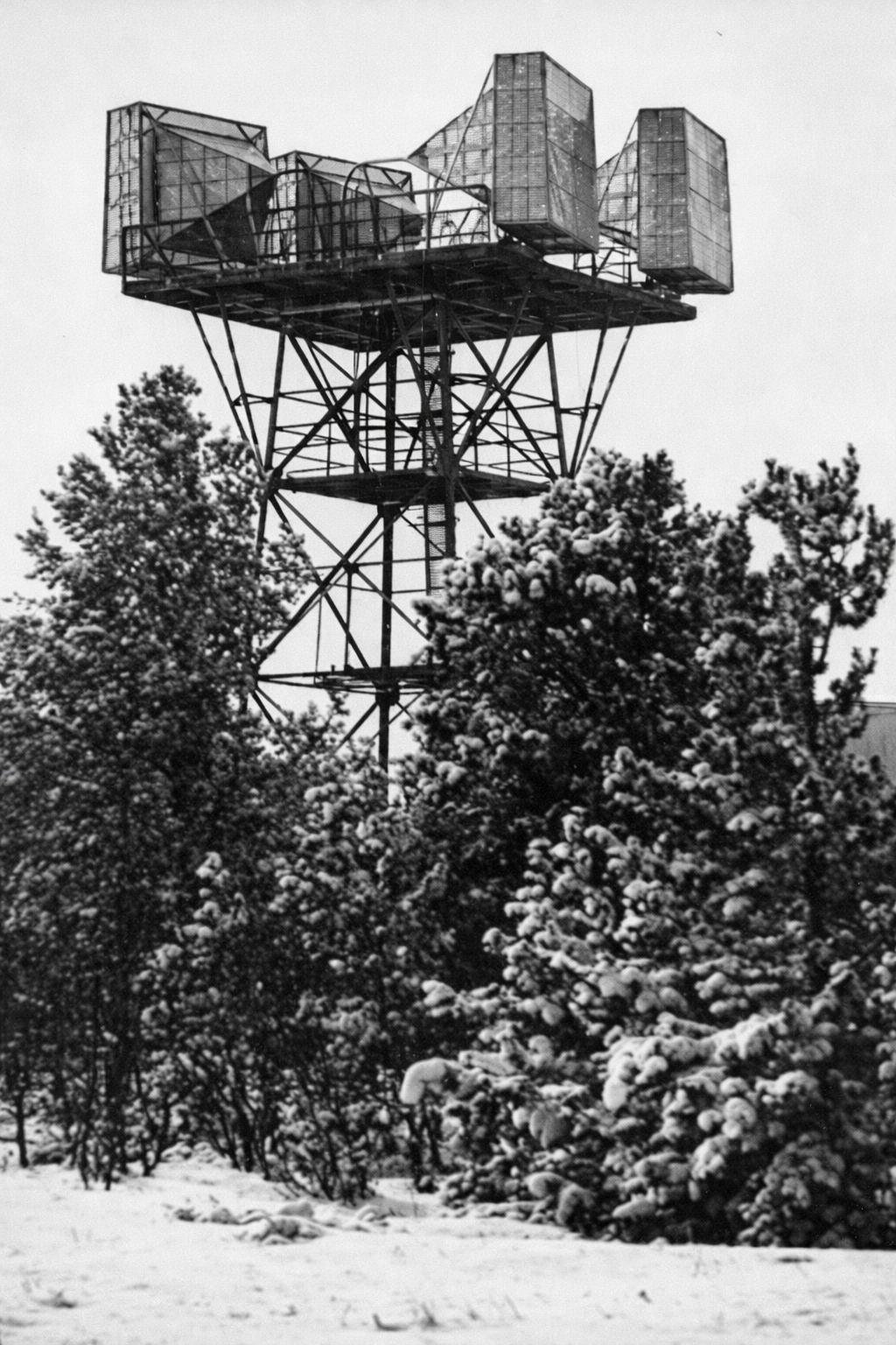 Одна из 107 радиорелейных вышек, которые образовали сеть междугородной телефонной связи, запущенную в 1951 году и охватившую всю страну от Атлантики до Тихого океана. Это был один из многих проектов Bell, инициативных и прорывных