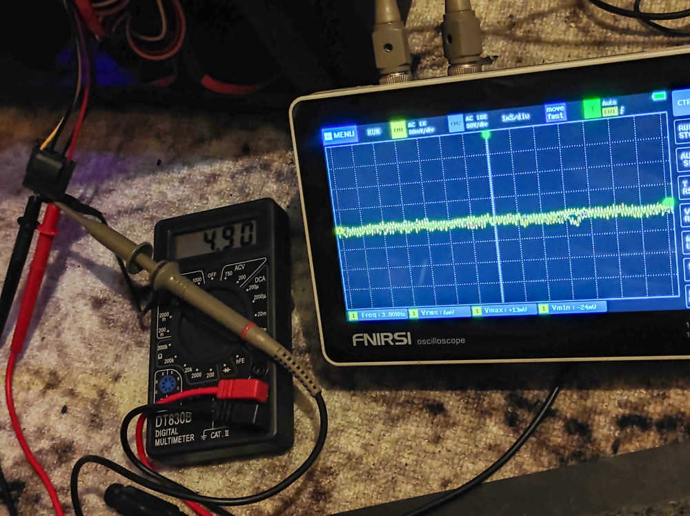 Напряжение 5 вольт.