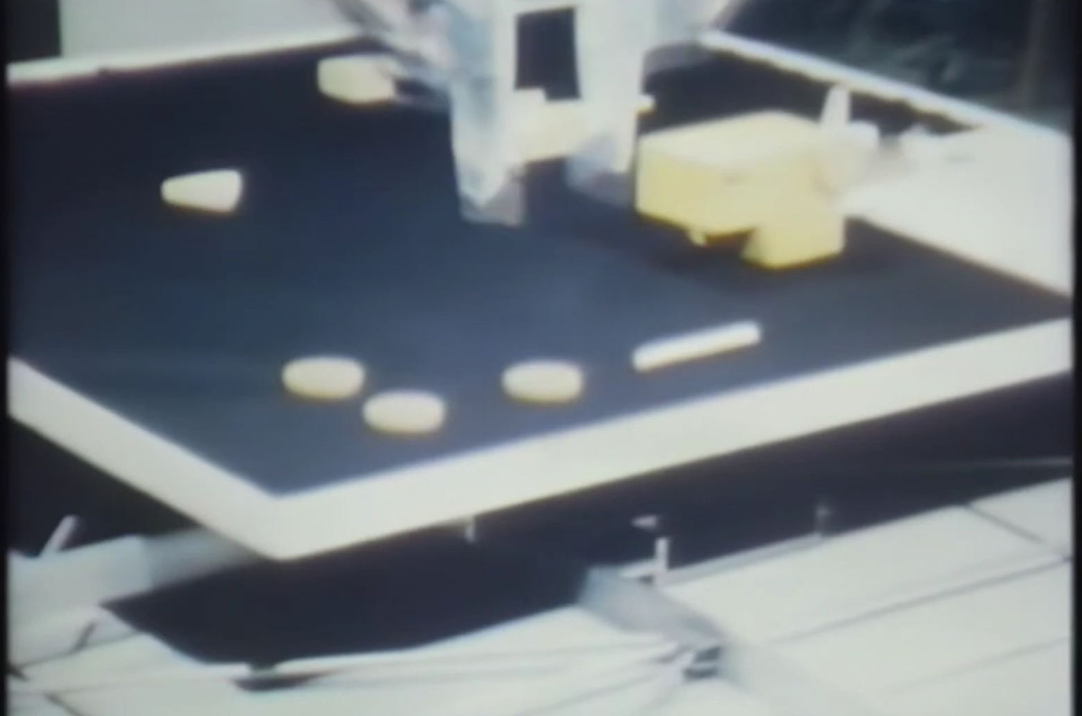 Процесс движения манипулятора проще понять по видео