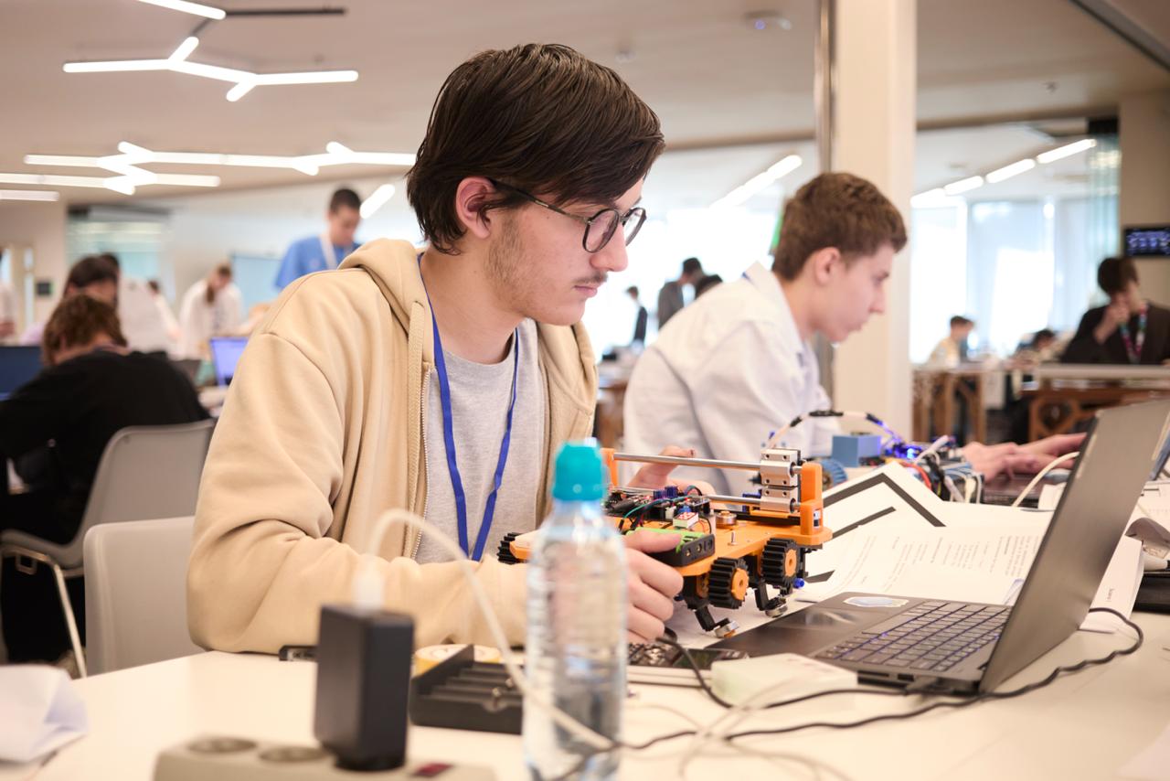 Названы победители Всероссийской олимпиады школьников по информатике - 2